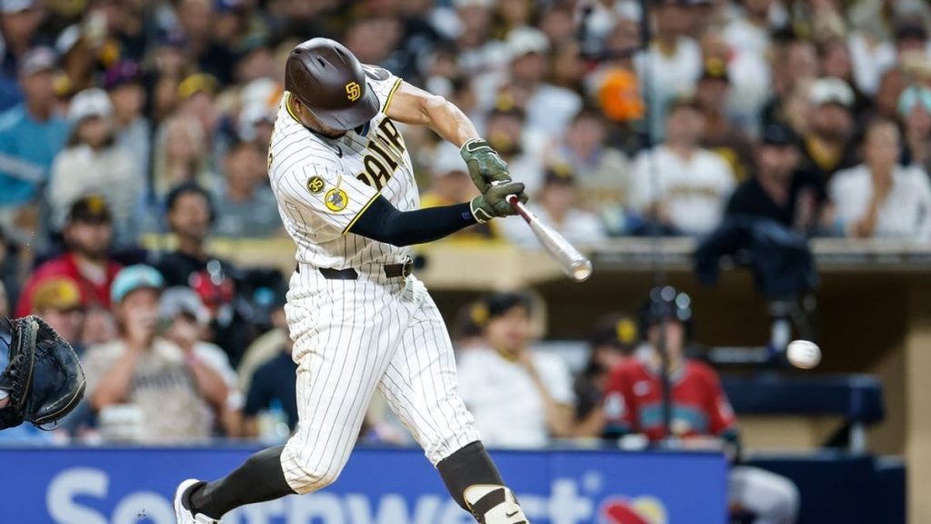 Padres match season-best run total in demolition of Diamondbacks