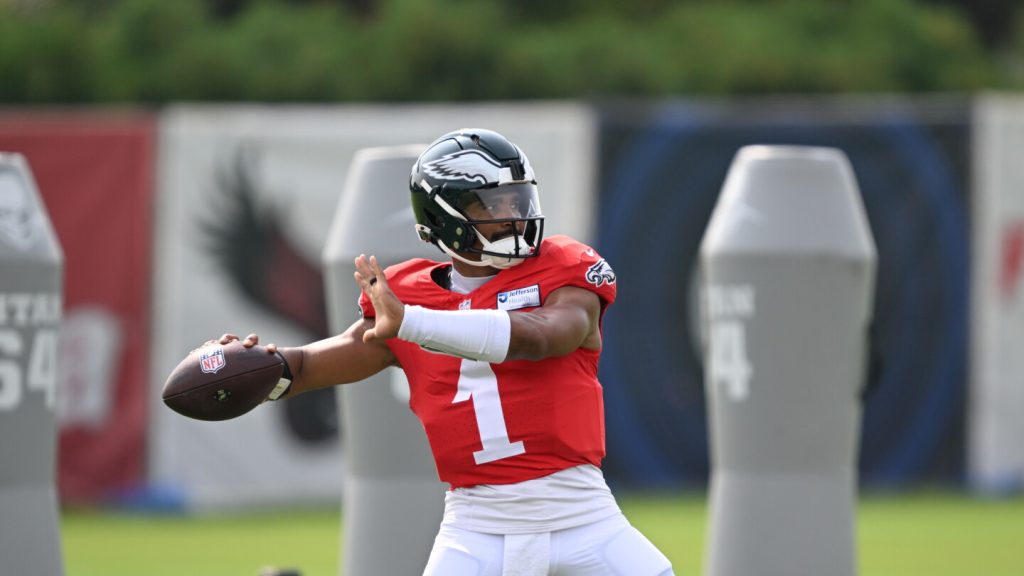 Vic Fangio, Jalen Carter see a faster Jalen Hurts this summer