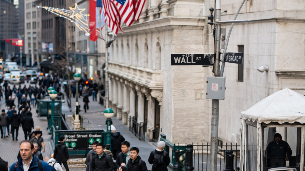 Dow surges 500 points after four-day slide as oil prices retreat